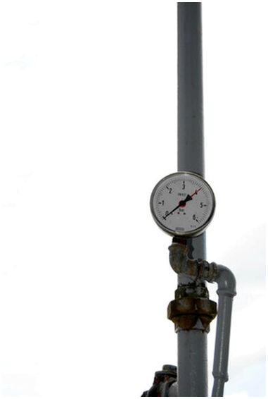 Как использовать манометр PSI для измерения уровня воды в резервуаре
