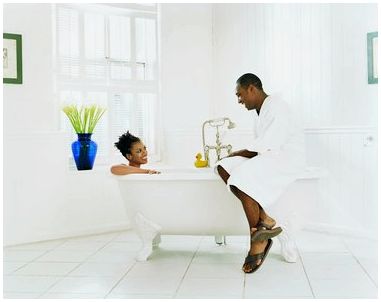 Можно ли поставить ванну с ножками на керамогранит?