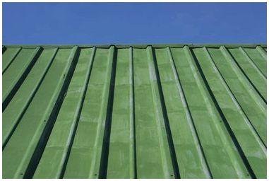 Нужны ли вентиляционные отверстия на чердаке с металлической крышей?