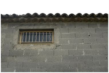 Как установить окно в стене из шлакоблока