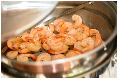 Как приготовить сырые креветки с приправой Old Bay Как приготовить сырые креветки с приправой Old Bay
