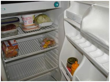 Как спрятать мини-холодильник?