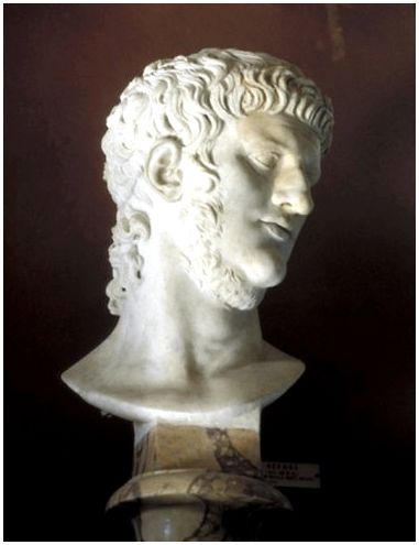 В чем разница между греческими и римскими скульптурами?