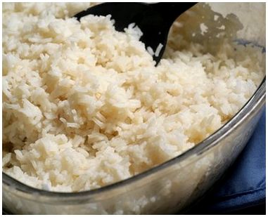 Как хранить вареный рис и сохранять его свежим