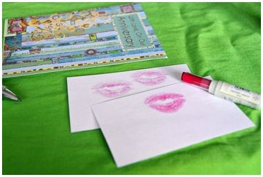 Как запечатать отпечаток губ на открытке