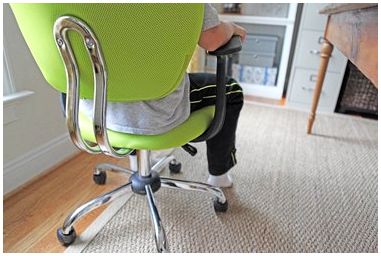 Как починить скрипящее офисное вращающееся кресло
