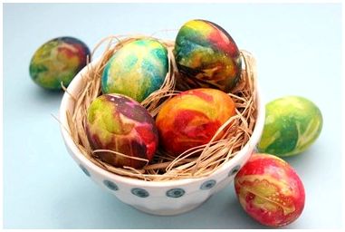 Как украсить и раскрасить пасхальные яйца