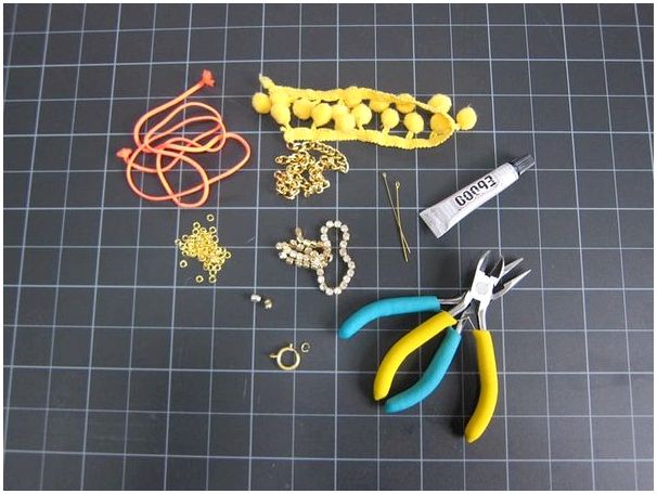 Колье DIY Pom Pom Колье DIY Pom Pom